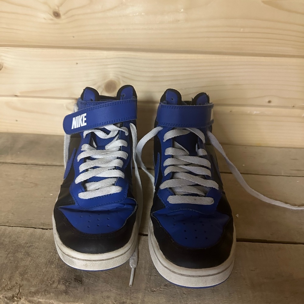 Boys 4.5 Nikes